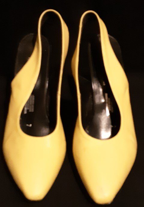 yellow pumps size 7