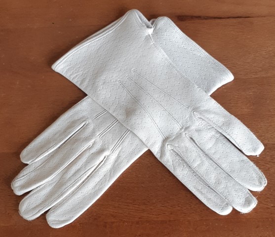 Kid leather gloves, beige, Small, 1970's.