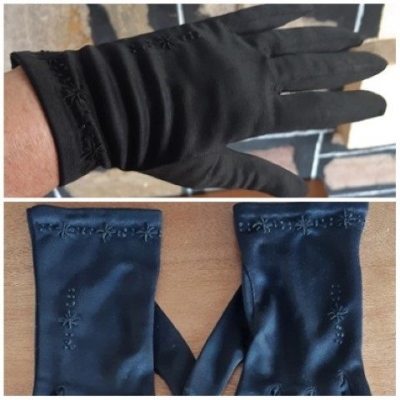Vintage Gloves, wrist length, black, nylon by 'Kayser' size 7