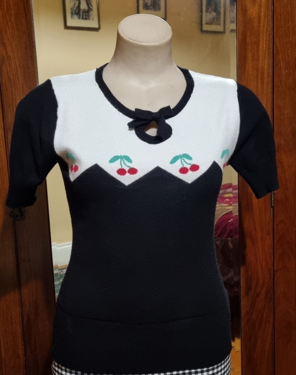 50's Inspired knitted Top, by 'Hell Bunny', Cherry Print, size XS - Image 2
