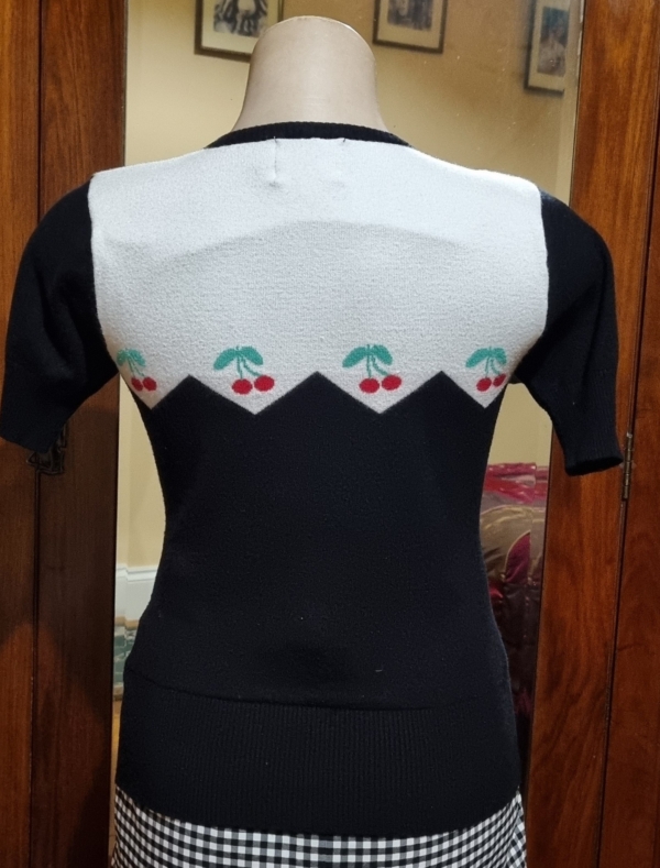 50's Inspired knitted Top, by 'Hell Bunny', Cherry Print, size XS - Image 3