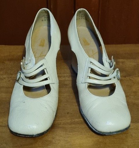 1960's Mary Jayne Shoes, Cream, leather, by 'Clarks', size 8.5b - Image 2