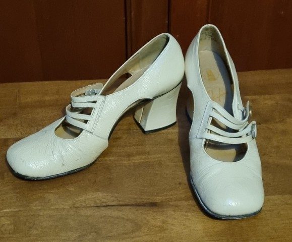 1960's Mary Jayne Shoes, Cream, leather, by 'Clarks', size 8.5b - Image 3
