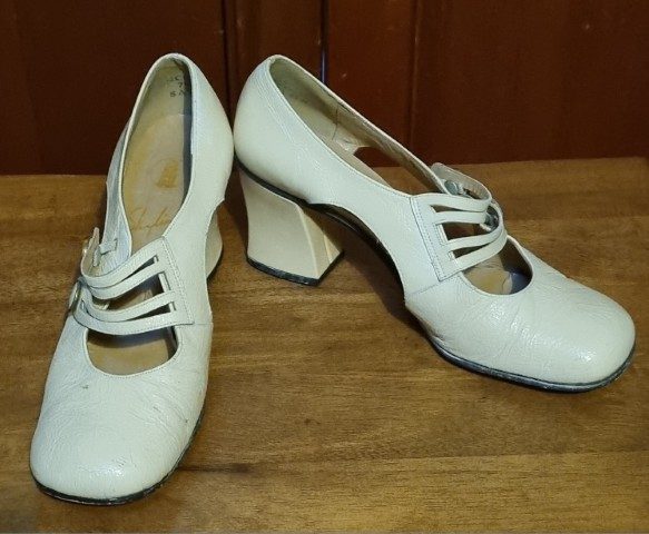 1960's Mary Jayne Shoes, Cream, leather, by 'Clarks', size 8.5b - Image 4
