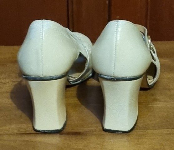 1960's Mary Jayne Shoes, Cream, leather, by 'Clarks', size 8.5b - Image 5