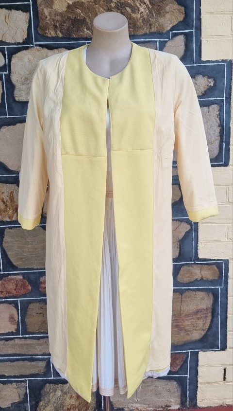 1960s Swing Coat, Lemon, Crimplene, by 'Louise of France & Melbourne', size 14 - Image 11