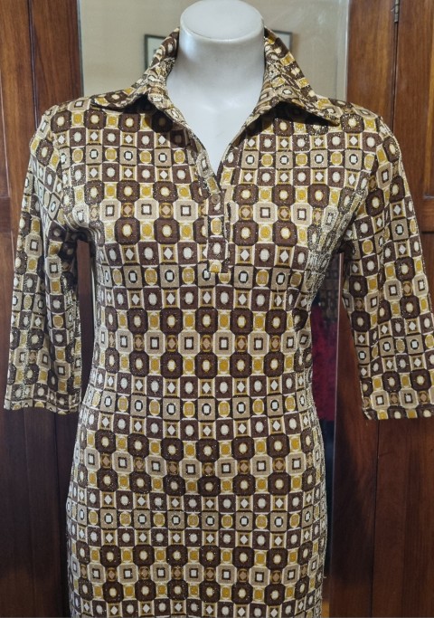 1970's Fitted midi dress, geometric Autumnal print, polyester, by 'Kiss Kiss Designs, Australia', size S - Image 4