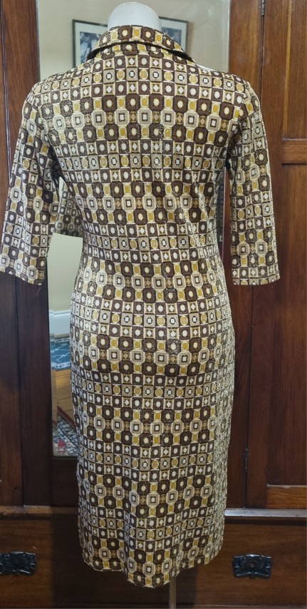 1970's Fitted midi dress, geometric Autumnal print, polyester, by 'Kiss Kiss Designs, Australia', size S - Image 5