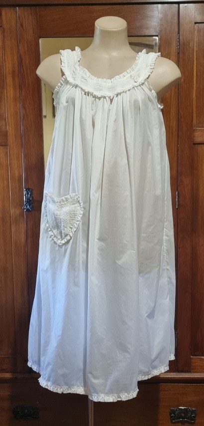 1960's, Vintage Nightie, white, nylon, by 'Lotus', size 16 - Image 2
