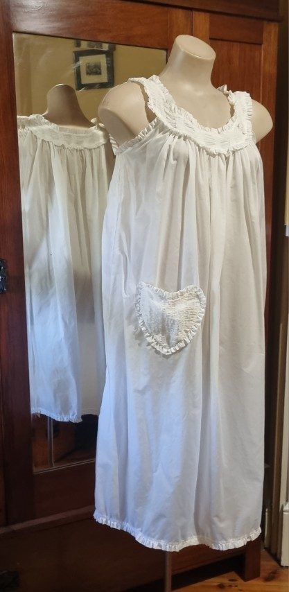 1960's, Vintage Nightie, white, nylon, by 'Lotus', size 16 - Image 4