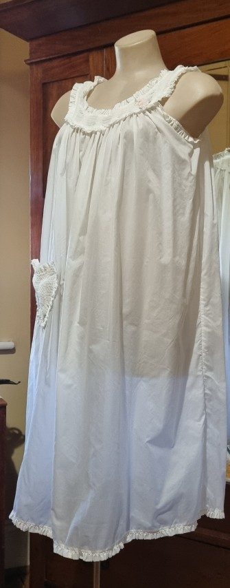 1960's, Vintage Nightie, white, nylon, by 'Lotus', size 16 - Image 6