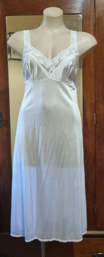 Vintage Long Slip, nylon, cream, by 'Osti, by Berli', size 12 - Image 3