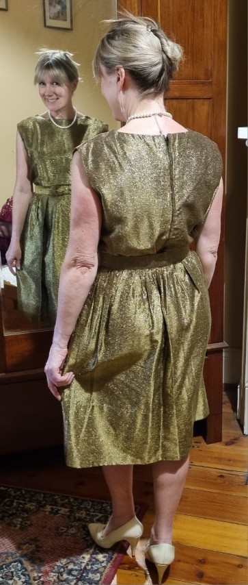 1960's Cocktail dress, Gold Lurex, with detachable over-skirt, Handmade, size 12 - Image 3