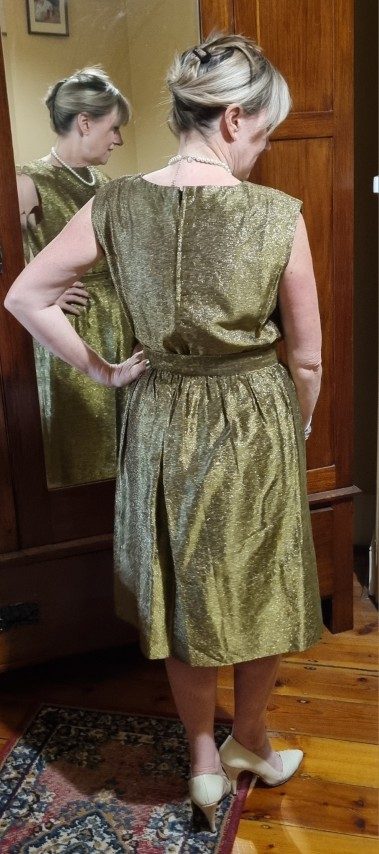 1960's Cocktail dress, Gold Lurex, with detachable over-skirt, Handmade, size 12 - Image 5
