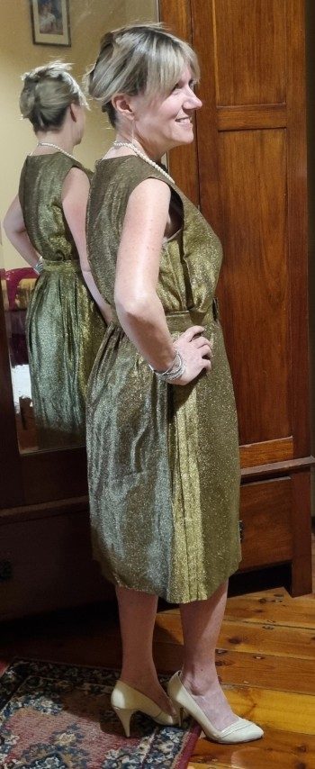1960's Cocktail dress, Gold Lurex, with detachable over-skirt, Handmade, size 12 - Image 6