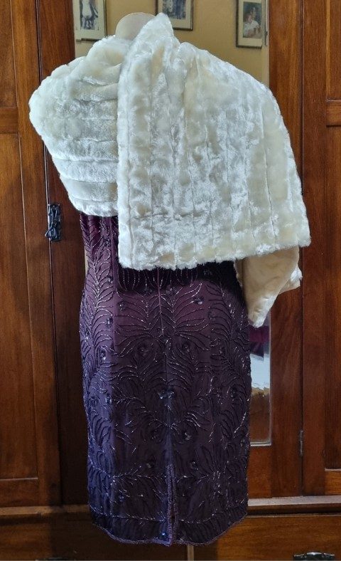 Vintage Faux Fur Wrap, Cream, with hidden pocket & handkerchief. - Image 4