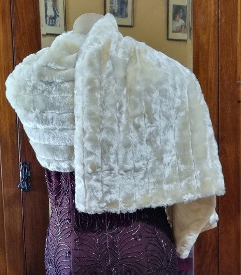 Vintage Faux Fur Wrap, Cream, with hidden pocket & handkerchief. - Image 3