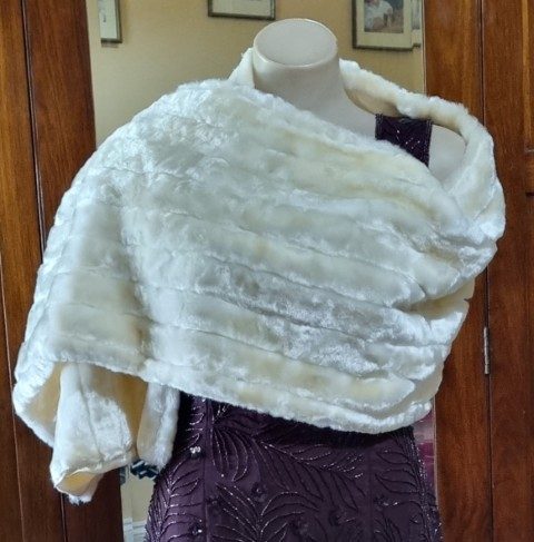 Vintage Faux Fur Wrap, Cream, with hidden pocket & handkerchief. - Image 7