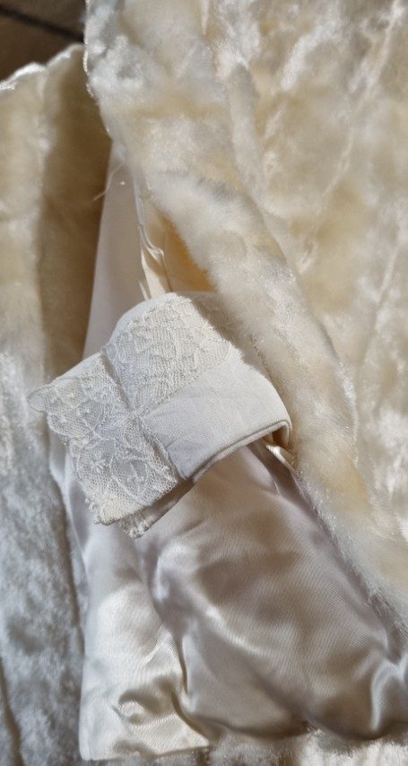 Vintage Faux Fur Wrap, Cream, with hidden pocket & handkerchief. - Image 9