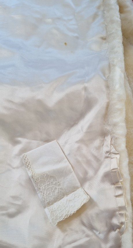 Vintage Faux Fur Wrap, Cream, with hidden pocket & handkerchief. - Image 10