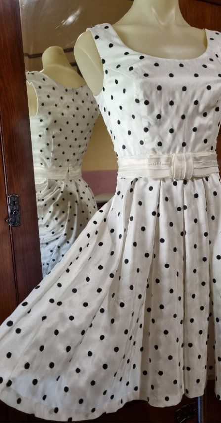 1960's-inspired Swing Dress, white/black polka-dot, by 'Review', size 6 - Image 5