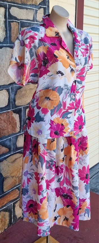1980's Skirt Suit, Floral Print, polyester, by 'Toronto, Melbourne', size M - Image 6
