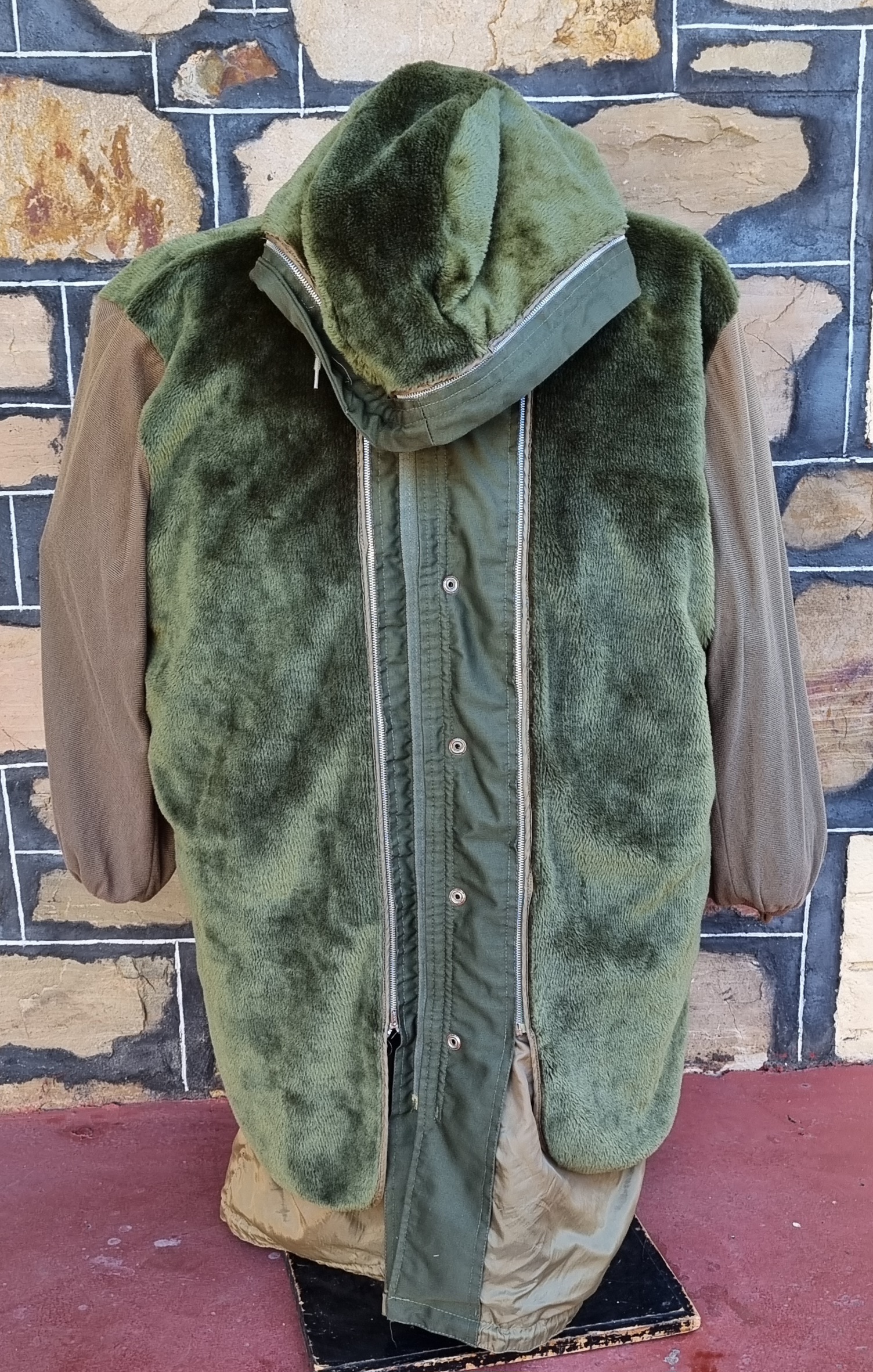 Vintage Men's Winter Rain Jacket, by 'London Fog', khaki, size 2XL - Image 18