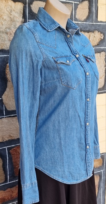 Ladies Denim Shirt, slim fit, by 'Levi Strauss', size 10 - Image 3