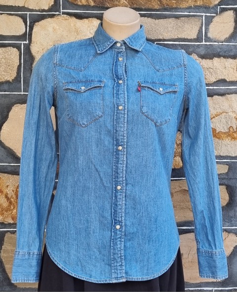 Ladies Denim Shirt, slim fit, by 'Levi Strauss', size 10 - Image 4