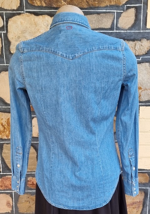 Ladies Denim Shirt, slim fit, by 'Levi Strauss', size 10 - Image 5