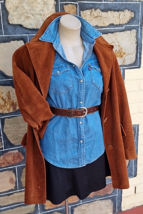 Ladies Denim Shirt, slim fit, by 'Levi Strauss', size 10 - Image 8