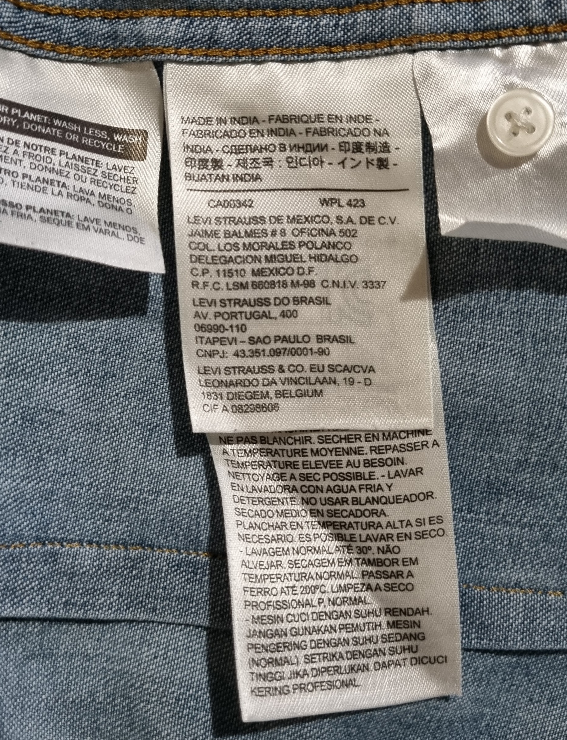 Ladies Denim Shirt, slim fit, by 'Levi Strauss', size 10 - Image 7