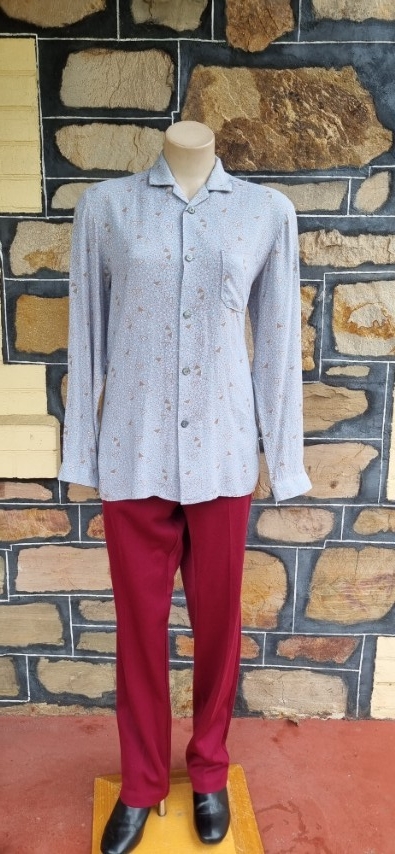 1970's Blouse, Rayon, Handmade, grey print, size 14 - Image 6